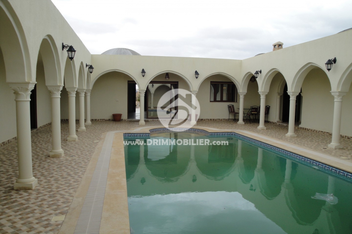 L 77 -                            Sale
                           Villa avec piscine Djerba